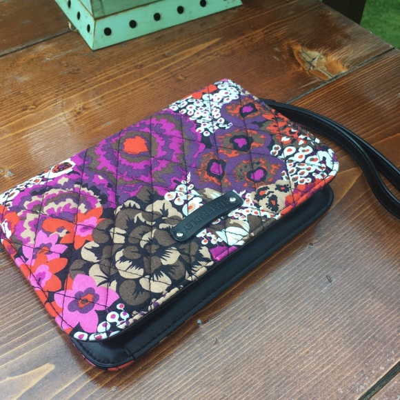 Vera Bradley Handbags - Vera Bradley Zip Around Wristlet